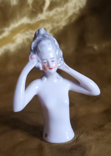 Demi figurine half doll - demi,