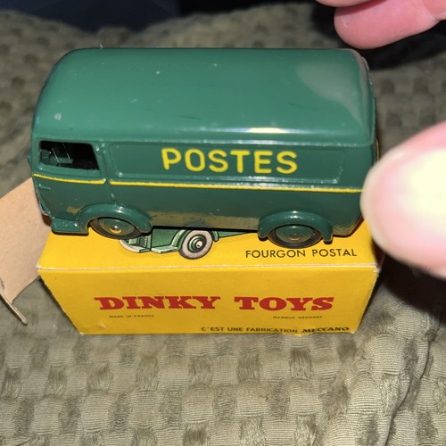 Dinky toys renault - 4l, boite