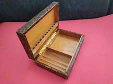 Ancienne boîte à cigare décorative en bois.  Dimensions 15x23x6ht