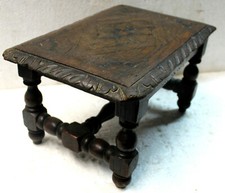 Petit banc repose- pieds Henri II-Louis XIII 19ème en chène