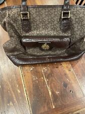 womans DKNY hand bag
