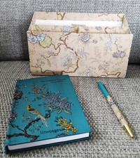 ORGANISATEUR DE BUREAU AVEC