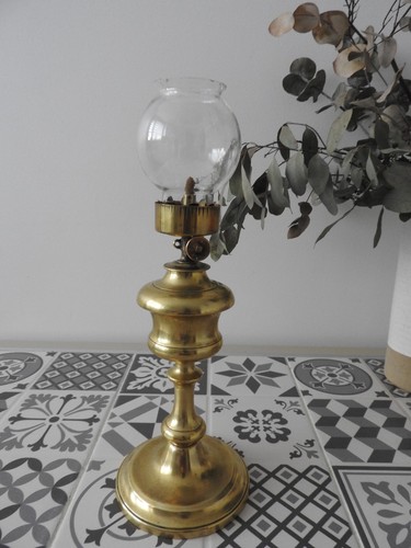Ancienne lampe huile - à,