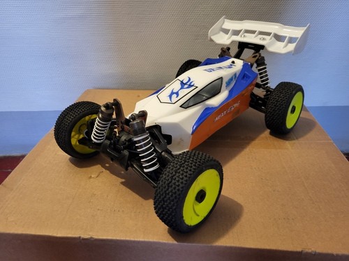 Voiture télécommandée 8 - télécommandée, 1/8