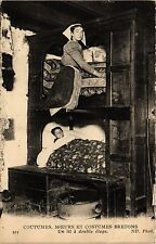 Old postcard Moeurs et Costumes Bretons - A double floor bed (384165)
