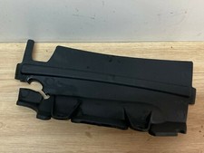 UN CACHE PLASTIQUE CARENAGE