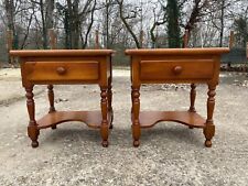 2 petites table de nuit en pin