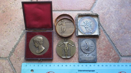 Médailles anciennes sur le - 5,