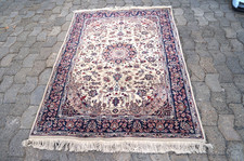 Beau tapis d orient style nain