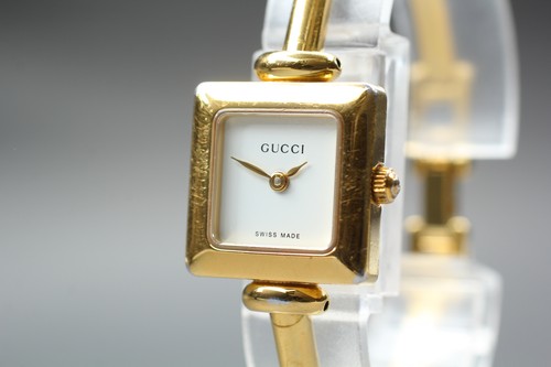 Presque comme neuve montre - [presque, neuve]