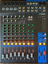 YAMAHA MG12  table de mixage