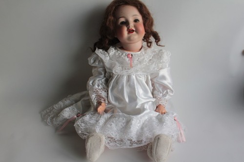 Ancienne poupée porcelaine - poupée,