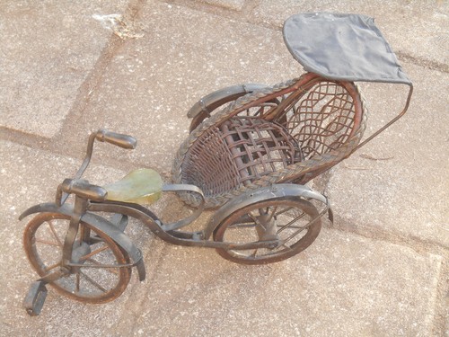Jouet ancien poupée métal - ,