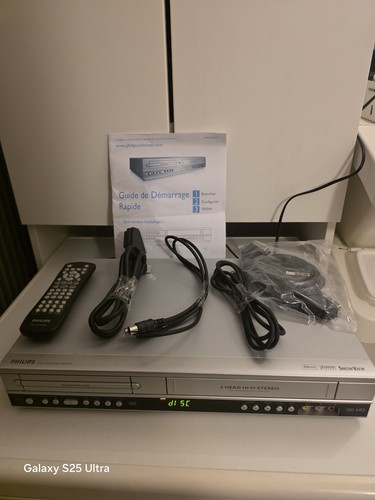 Combi lecteur dvd - dvd, vhs