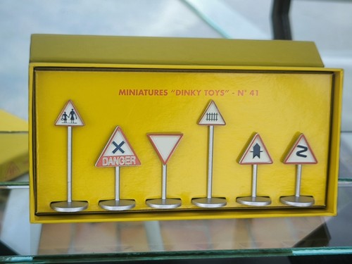 Dinky toys panneaux - dinky,