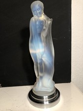 Statuette en verre opalescent