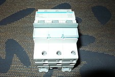 DISJONCTEUR TRIPHASE 20A