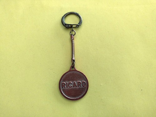 Ancien porte clés ricard - porte,