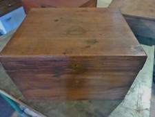 Lot caisse coffre boite à outils anciens menuiserie bricolage étau burette