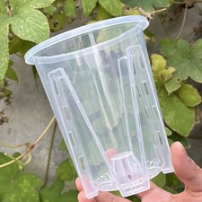 Pot de fleurs en plastique