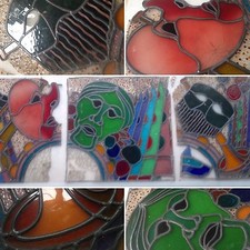 trois panneaux en vitraux