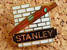 pin's pins car badge.  tractor. STANLEY. tools LEVEL