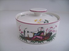 Joli sucrier en porcelaine
