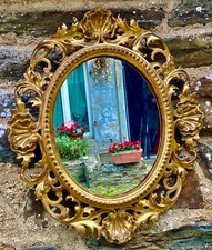 Miroir en bois sculpté doré