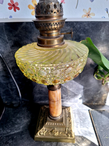 Lampe petrole pied colonne - a,