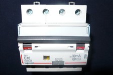 DISJONCTEUR DIFFERENTIEL