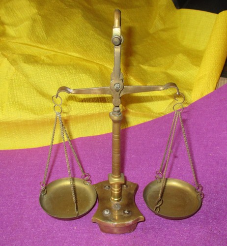Petite balance décorative