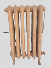 Radiateurs Ancien Fleuri  En Fonte de fer six lames . XX siècle .