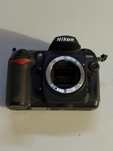 Nikon d200 digital slr - 10.2,