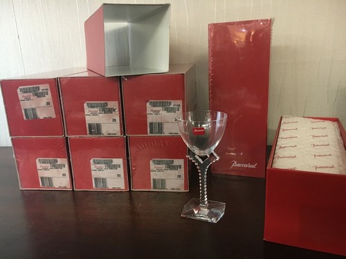 Verres vin modèle - à,