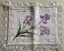 Ancien napperon en lin brodé