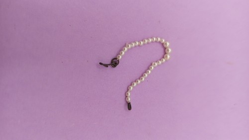 Collier gradué pour poupée