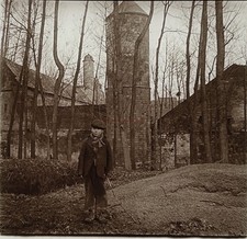 FRANCE child in front of a tower Architecture c1900 photo glass vintage 