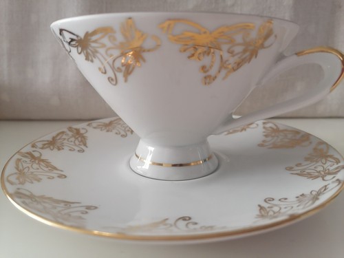 Tasse thé sa soucoupe - et,