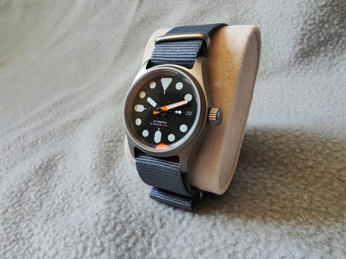 Montre neuve skx - skx, titane