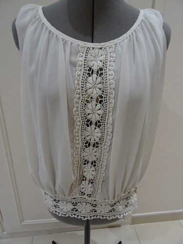 Blouse blanche avec dentelle