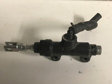 UN MAITRE CYLINDRE DE FREIN