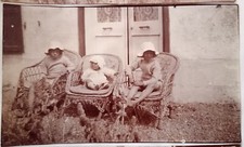 AZ533 photo circa 1917 bourgeois family children armchairs wicker