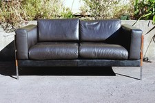 Canapé Brun Noir du designer Robin Day. Edité par Habitat