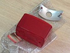 UN CABOCHON DE FEU ARRIERE