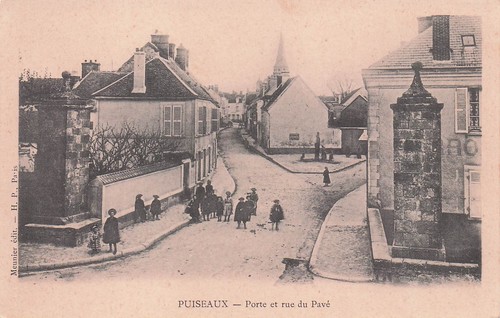Puiseaux porte et rue - ,