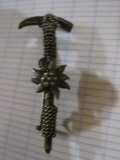 ANCIENNE BROCHE PIOLET