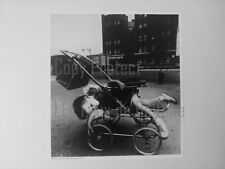 DOCUMENT PHOTO ARTHUR TRESS baby sleeping  buggy enfant dort poussette clipping