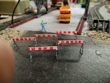 LOT DE 5 BARRIERES DE CHANTIER