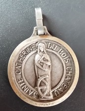 Beautiful 20th century religious medal "Ste Catherine du Bois-Chateau / Ste Joan of Arc"