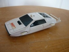 Véhicule CORGI 007 LOTUS